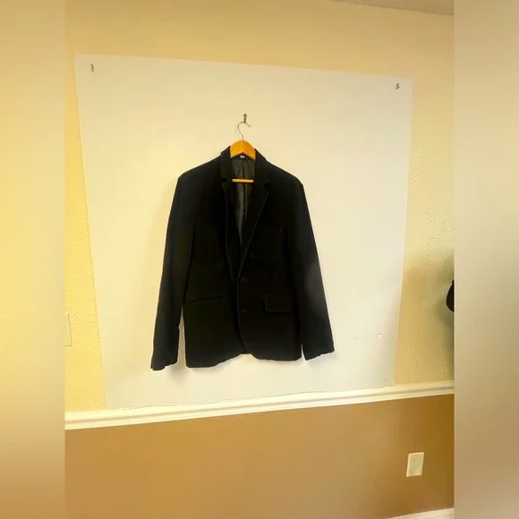 Velvet Black Men’s Blazer Gap Size Small Fall or Winter‎ two button.