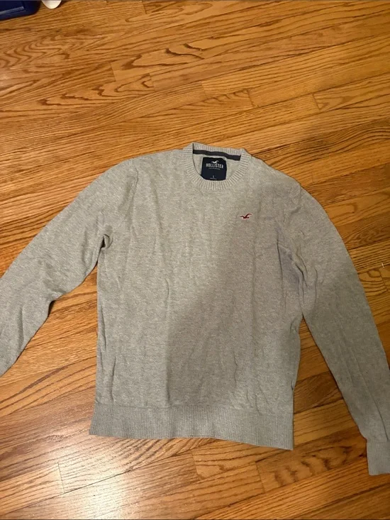 Hollister Light Gray Men's Crewneck Sweater with Chest Logo