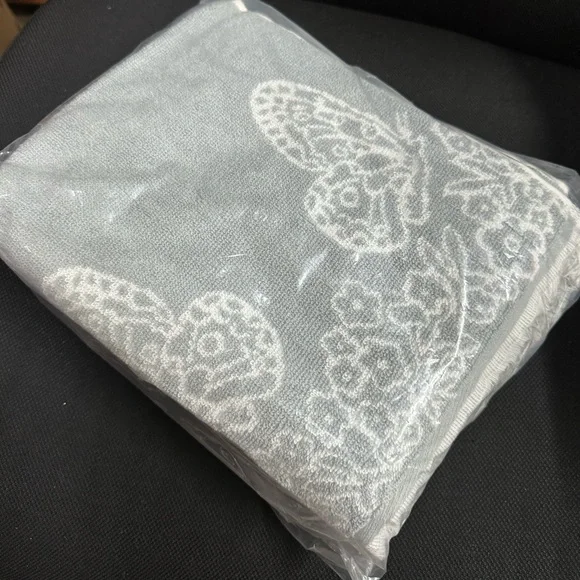Pioneer Woman Silver Butterfly 4 Pack Hand Towel Bundle