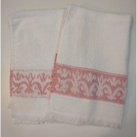 2 Vintage White Pink Bathroom Hand Towels A19
