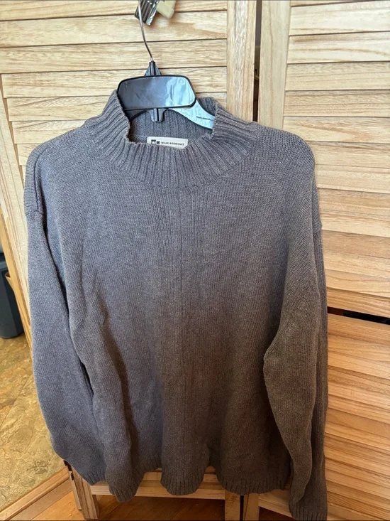 Men’s Wilke Rodriguez sweater XLT