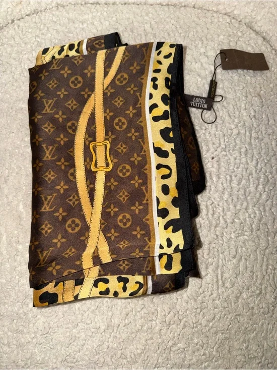 Women’s scarf