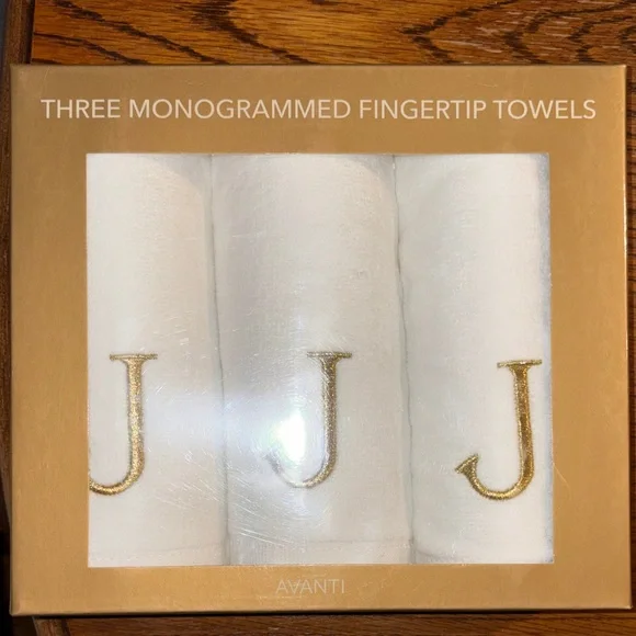 Avanti White Fingertip Towels with Gold Initials