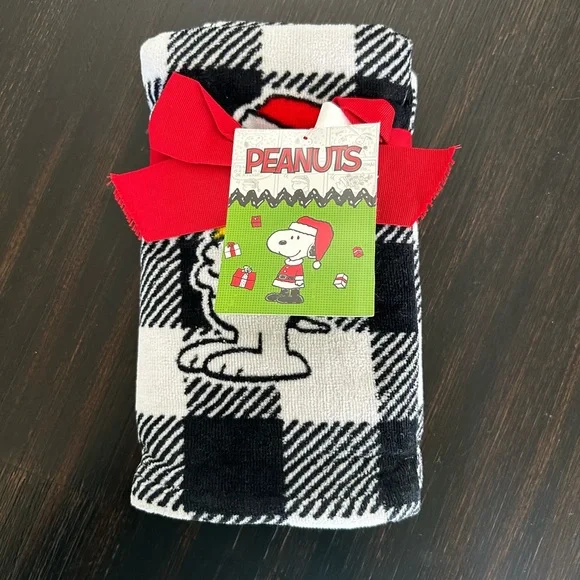 NWT Peanuts Santa Hat Snoopy 2 piece hand towel set Christmas Holiday Plaid