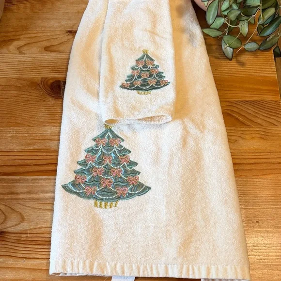 Vintage Christmas Tree Embroidered Towel Set