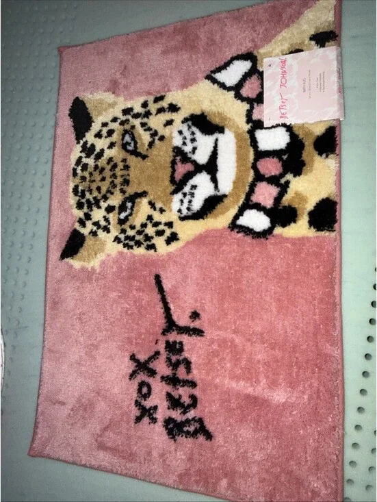 Betsey Johnson ❤️So soft cheetah Animal Bath Rug Black/ Pink 20x30”New