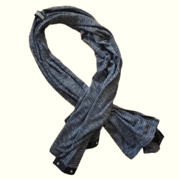 Lululemon Vinyasa Snap‎ Convertible Scarf in Black and White Stripe