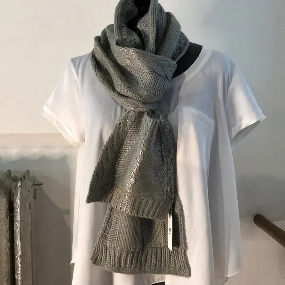 🆕 Charming Charlie’s scarf 🧣