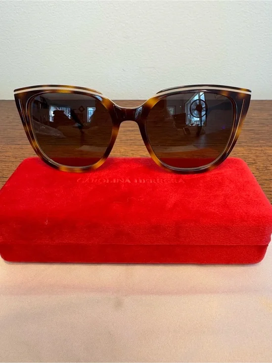 NWOT Carolina Herrera HER 0144/S Havana Square Sunglasses w/Box & Cloth