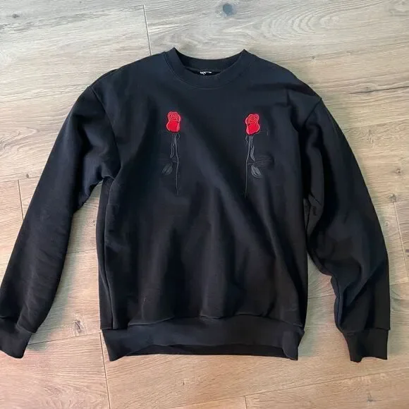 Black Scale Rose embroidered sweater Size M