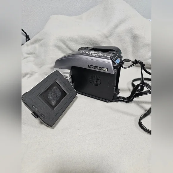Vintage Quasar Palmcorder VHS Digital Camcorder. No Battery Untested