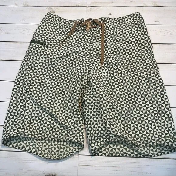 Patagonia men's board shorts Sz 28 green and white