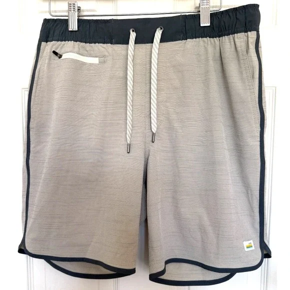 Vuori Cruise Men's Size Medium Gray & Ivory Striped Unlined Board Shorts