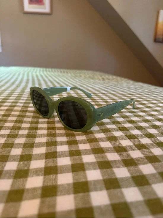 Green Oval Retro Sunglasses