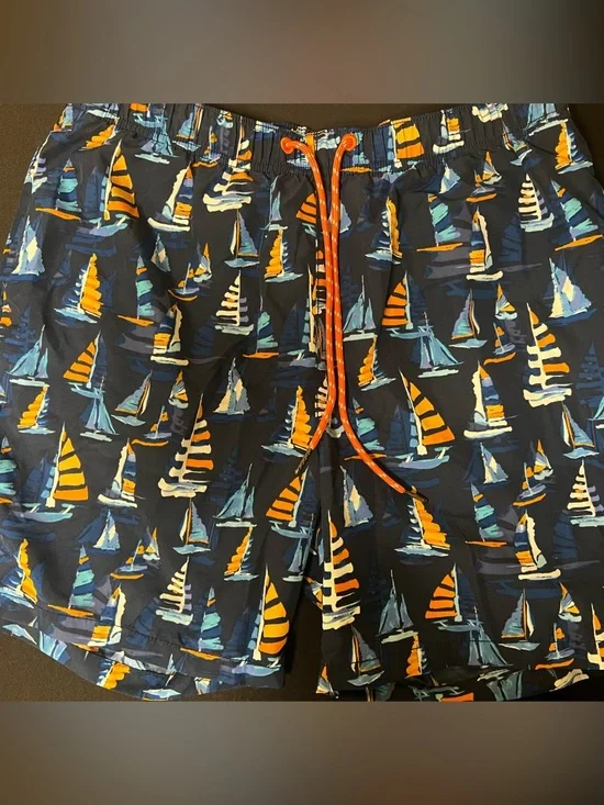 TOMMY BAHAMA RELAX NAVY TRUNKS W/ORANGE/LT BLUE SAILBOAT PRINT. MEDIUM