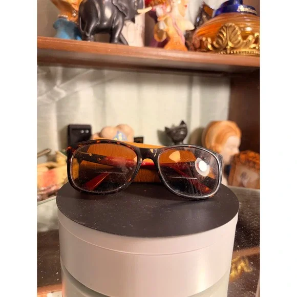 Kenneth Cole Reaction Sunglasses Tortoise Shell Red 135 Rectangular Amber Lens