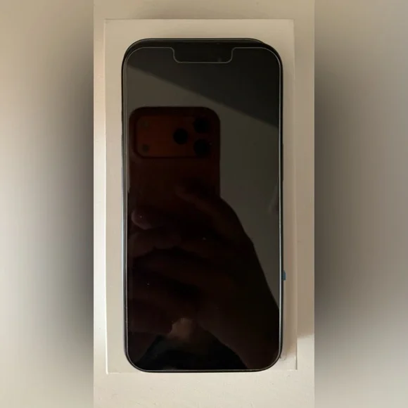 Black IPhone 15-128gb