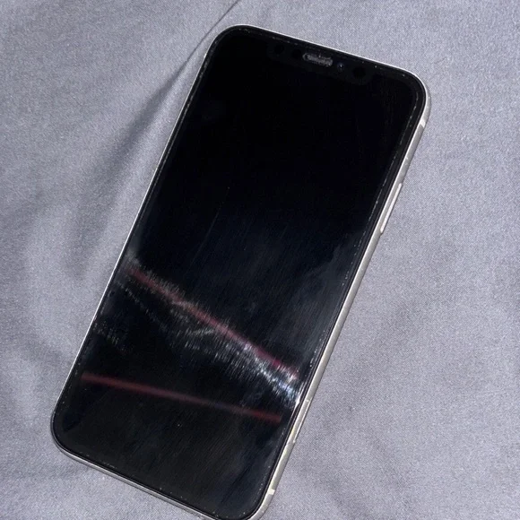 iPhone 11 (been used once)