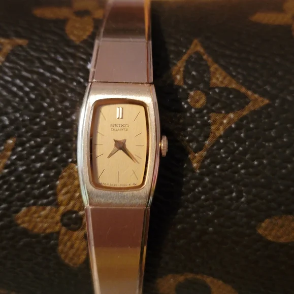 Seiko Goldtone Vintage Quartz R Spring Drive‎ Womens Watch 13mm Face Petite