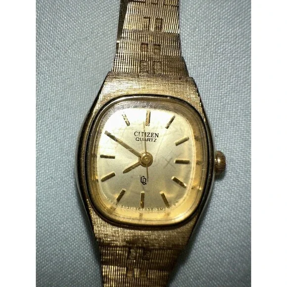 Vintage Citizen Women’s Gold-Tone Quartz Watch – Integrated Bracelet