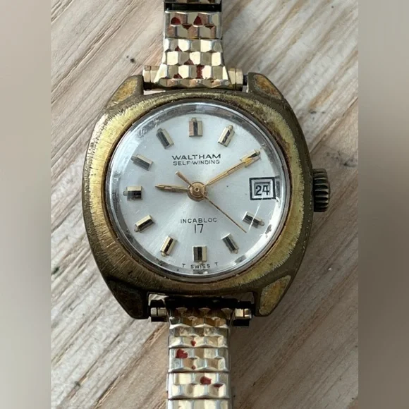 Waltham Self-Winding Incabloc 17 Jewels Vintage Watch Silver Dial Date Window