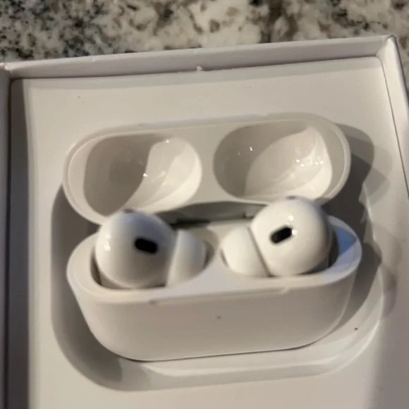 Apple White Wireless Earbuds