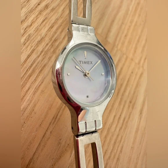 Timex ladies oval mother of pearl stainless steel watch NEW BATTERY
