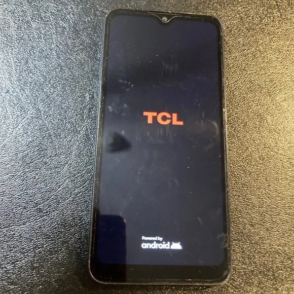 Track phone TCL Smartphone with Black Display
