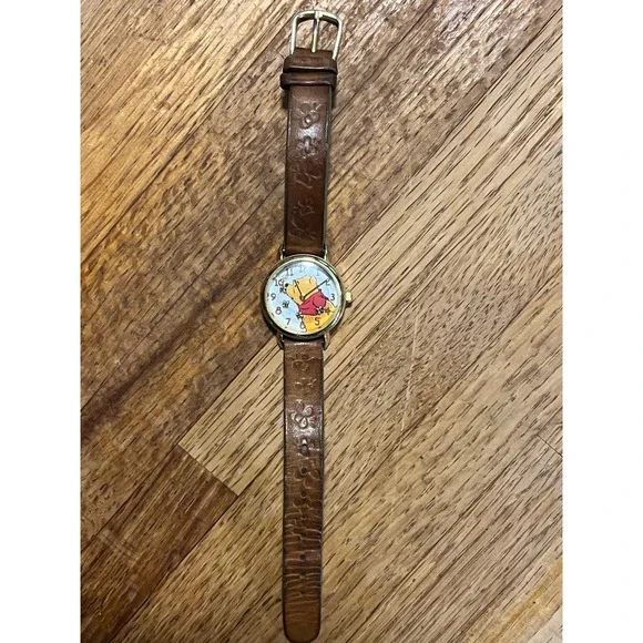 Vtg Timex Disney Winnie the Pooh Watch Gold Tone Leather Bee Strap Untested