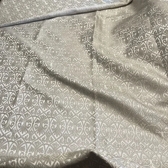 Classic Cream Damask Jacquard Shower Curtain w/fabric liner