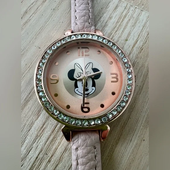 Disney ladies rose gold tone Minnie Mouse watch NEW BATTERY