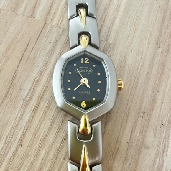 Bugle Boy ladies black dial two toned dress watch NEW BATTERY