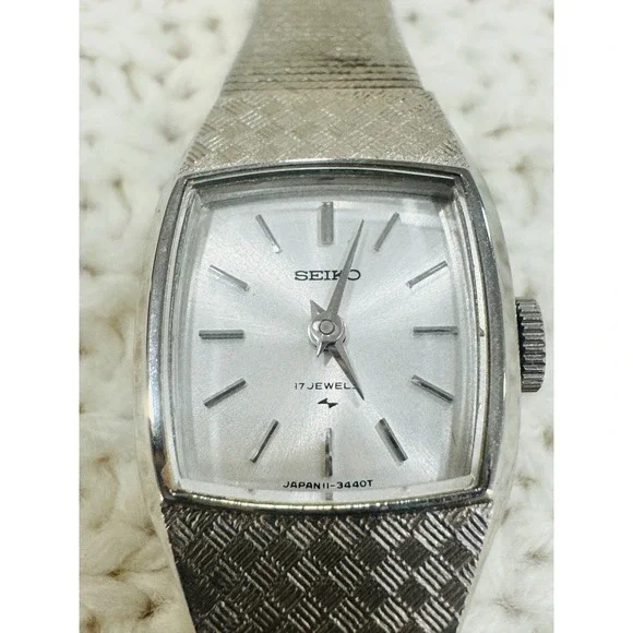 Vintage Seiko 11-4210 Ladies 17 Jewel Manual Wind Watch Untested