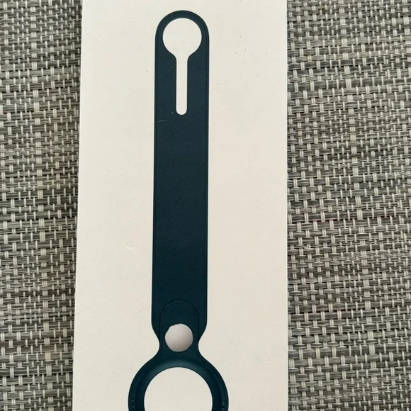 Apple Black Silicone AirTag Holder