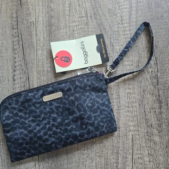 Baggallini RFID Wristlet Leopard Print Grey Black Nylon Pouch GWP193B0857 NWT