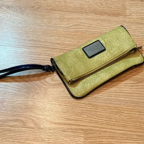 Simply‎ Vera Vera Wang lime foldover clutch wallet
