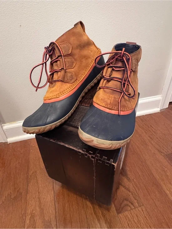 Waterproof Sorel Brown and Navy Lace-Up Rain Duck Boots with Orange Trim
