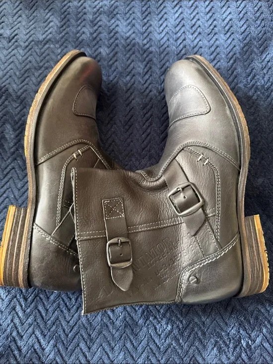 NWT, Steve Madden Metallic Gray Leather Ankle Booties