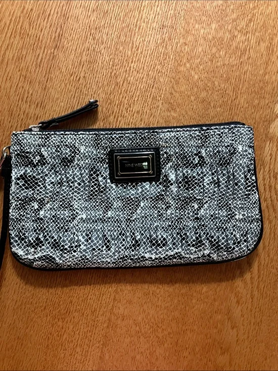NINE WEST SNAKE SKIN WRISTLET EXCELLENT CONDITION USED ONCE