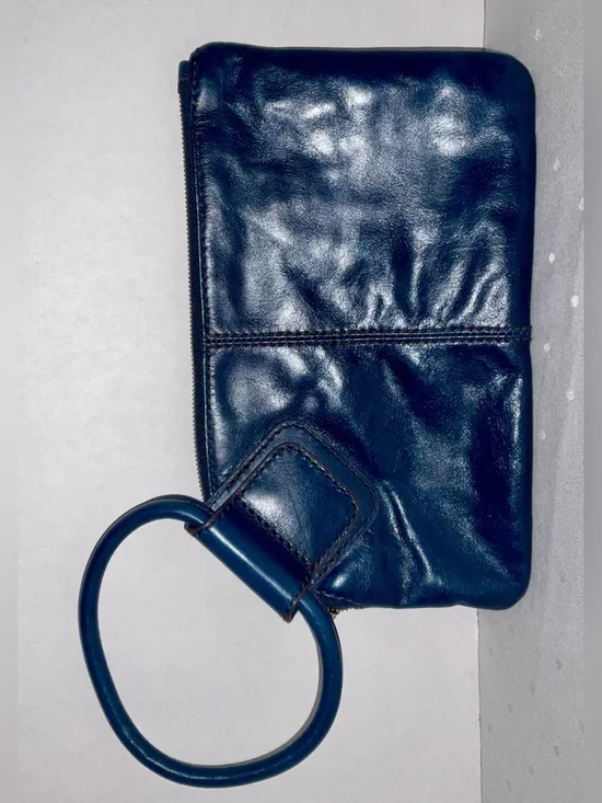 HOBO INTERNATIONAL BLUE LEATHER SABLE WRISTLET W RING - BRAND NEW