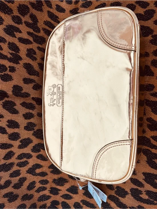 💛COACH💛NWT💛🩷 Metallic Gold Women’s Clutch Bag w/pink interior