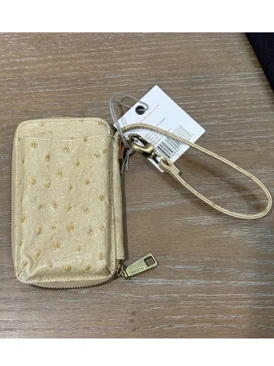 NWT HOBO INTERNATIONAL biege textured leather zip up wallet wristlet