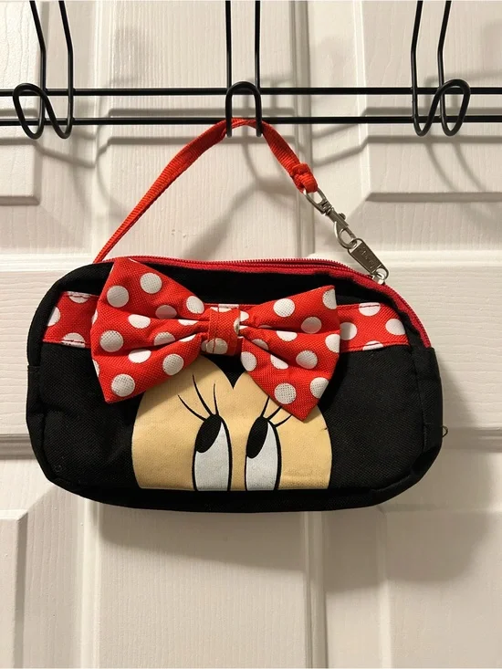 Black & Red Polka Dot Bow Wristlet Clutch