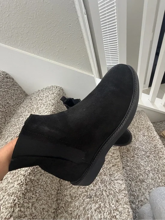 Zara Men’s’ Suede Chelsea Boots - Size 45