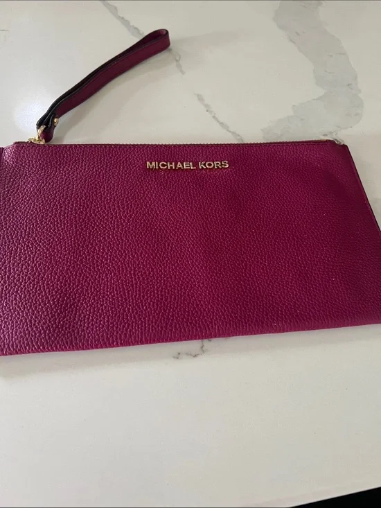 Michael Kors Pebbled Leather Wristlet Clutch Pouch Magenta Pink Gold Tone