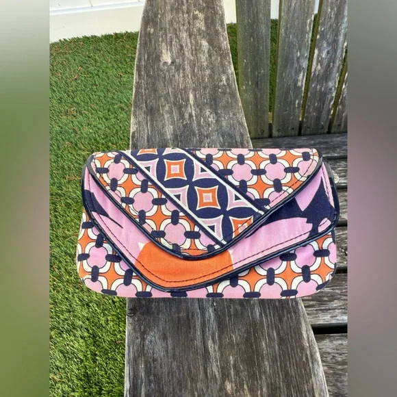 VERA BRADLEY Gerber Daisy Pink Navy Blue Quilted Wallet Wristlet Clutch Passport