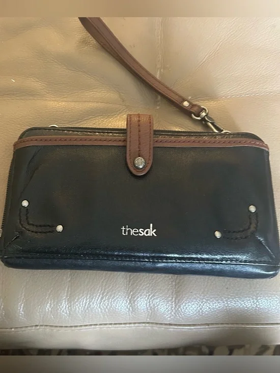 The Sak Iris Black Leather Smart Phone Black Brown Wallet Wristlet Clutch