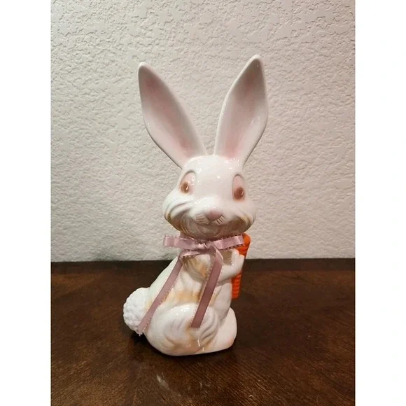 Vintage Ceramic Rabbit Holding A Carrot 14 