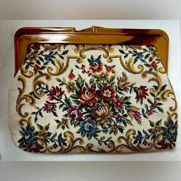 VINTAGE: Floral Tapestry Bakelike, kissy lock top,  bag.