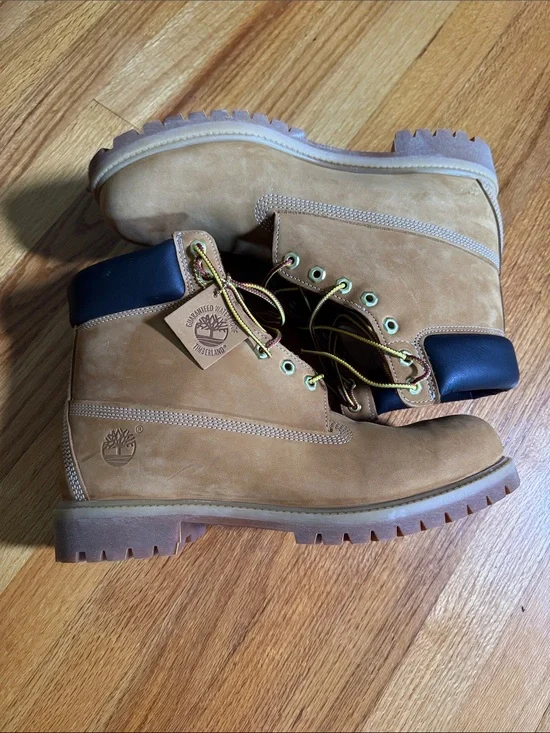 Timberland Wheat and Black Leather Collar Boots